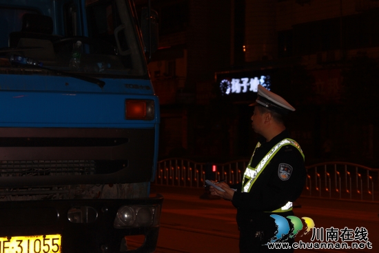 叙永交警：雷霆行动 夜查各类道路交通违法行为(图2)