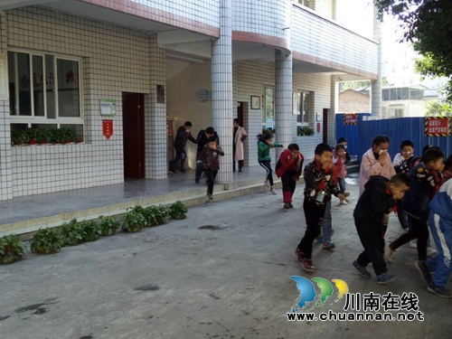 叙永县东大街小学开展“关注消防 关爱生命”主题教育活动(图3)