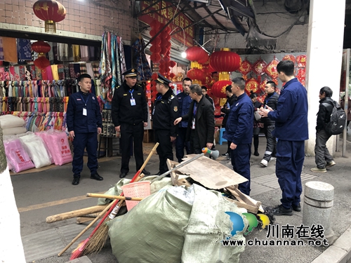 龙马潭区小市街道开展商圈市场集中整治(图1)