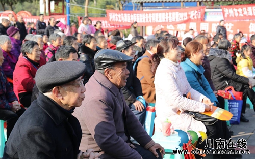 龙马潭：和谐邻里百家宴 和乐融融贺新年(图2)