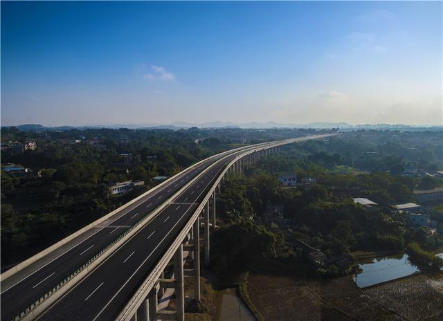 川渝两地又增一条高速！荣昌至泸州（四川境）高速公路建成(图1)