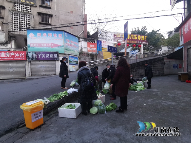 龙马潭区小市街道设废弃口罩专用垃圾桶