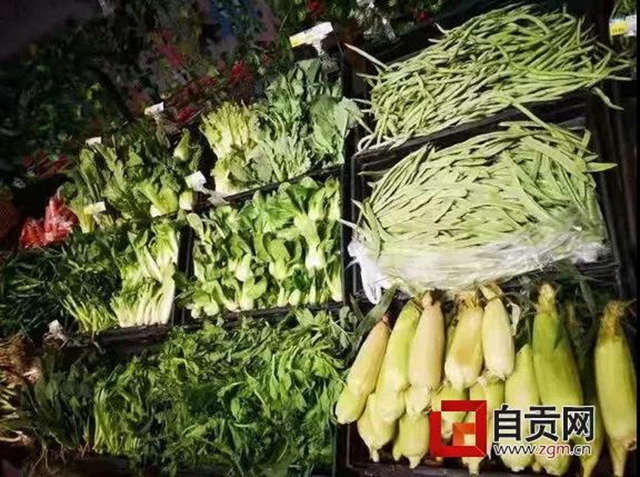 8日，自贡蔬菜价格略有上涨，生活必需品总体充足(图2)