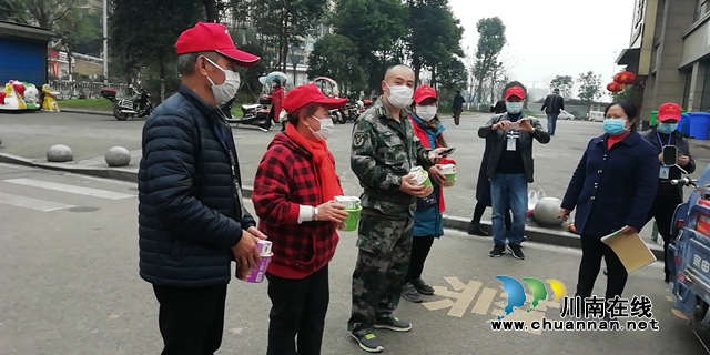 江阳区茜草街道沙坪社区“疫情大考下的暖心瞬间”(图3)