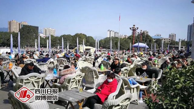 人山人海？市民摘口罩喝坝坝茶！广元发布紧急公告(图1)