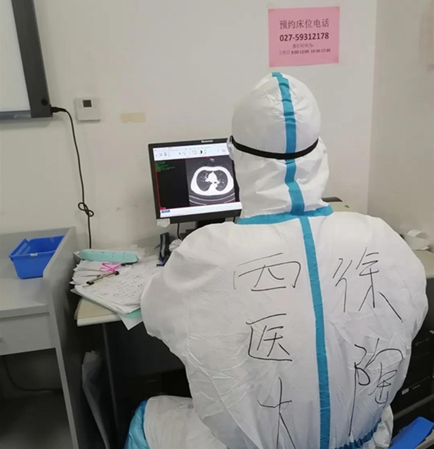 【西南医大附院·人物特写】他将“摆龙门阵”搬进了武汉的隔离病房里