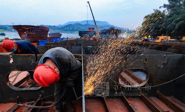 赶订单！《人民日报》关注泸州复工复产情况(图5)