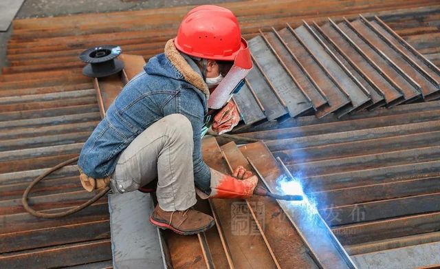 赶订单！《人民日报》关注泸州复工复产情况(图7)