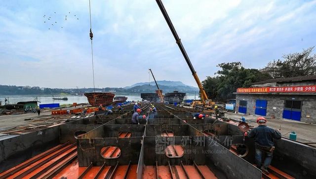 赶订单！《人民日报》关注泸州复工复产情况(图12)