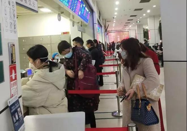 【扩散】今天，西南医大中医院又车水马龙？(图2)