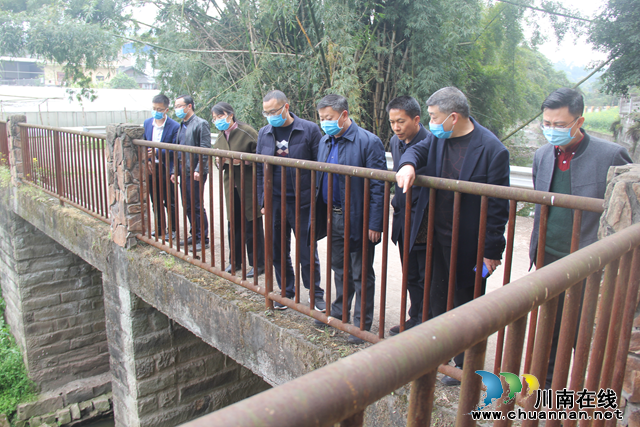 泸县委常委、县总工会主席杨双全率队督查小鹿溪河河长制工作(图2)