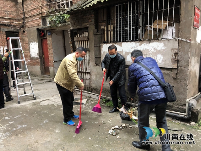 环境卫生大扫除，合江县市场监管局一起行动！(图2)