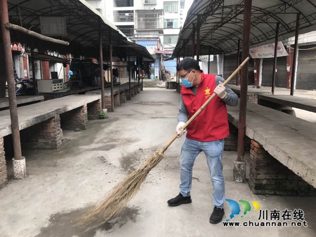 爱国卫生大扫除 泸县潮河青年在行动(图2)