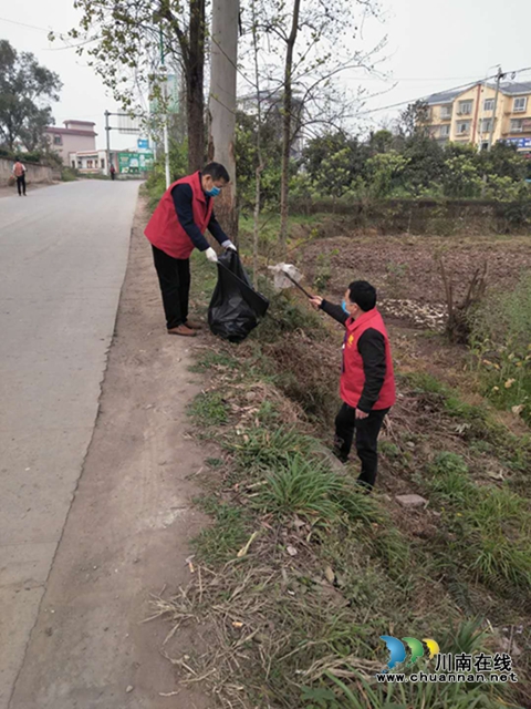 爱国卫生大扫除 泸县潮河青年在行动(图3)