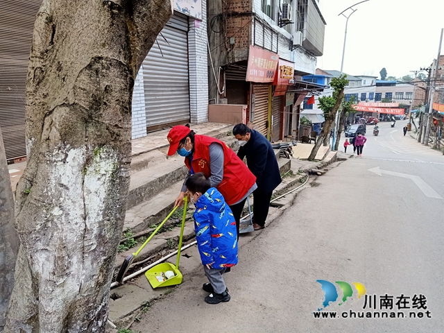 爱国卫生大扫除 泸县潮河青年在行动(图6)