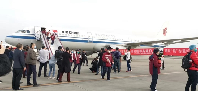 四川第六批援湖北医疗队回家,将去仁寿黑龙滩隔离修整(图3) 四川第六批援湖北医疗队回家,将去仁寿黑龙滩隔离修整(图3)