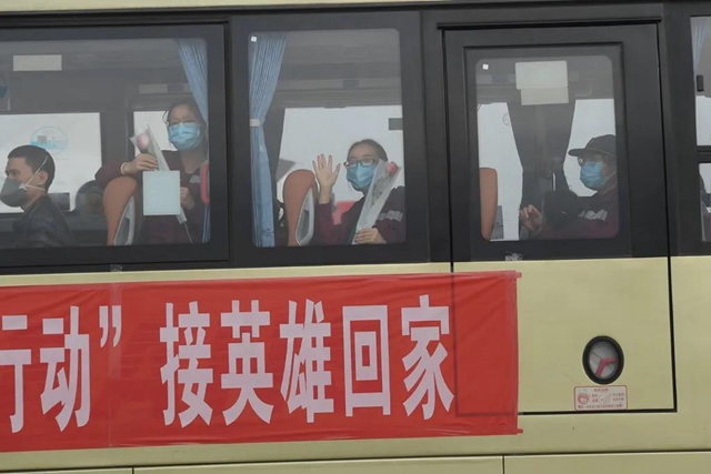 四川第六批援湖北医疗队回家,将去仁寿黑龙滩隔离修整(图10) 四川第六批援湖北医疗队回家,将去仁寿黑龙滩隔离修整(图10)