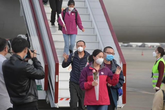 四川第六批援湖北医疗队回家,将去仁寿黑龙滩隔离修整(图5) 四川第六批援湖北医疗队回家,将去仁寿黑龙滩隔离修整(图5)