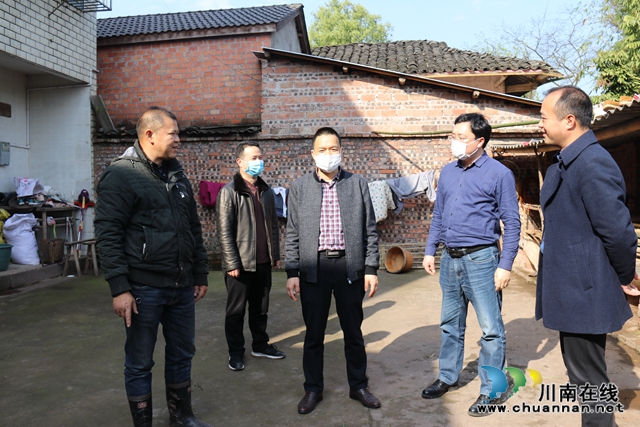 张福荣到泸县百和镇督导宗教场所安全管理及脱贫攻坚工作(图3)