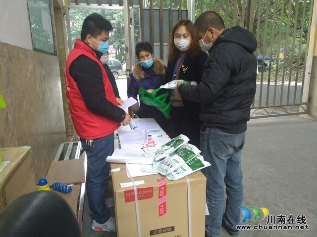 泸县玉蟾街道朝阳社区党委书记陈霞的防疫故事(图4)