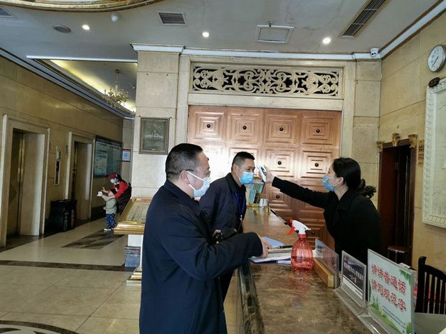 泸州市市场监管部门和消委组织联合开展消费市场体察活动(图5) 泸州市市场监管部门和消委组织联合开展消费市场体察活动(图5)