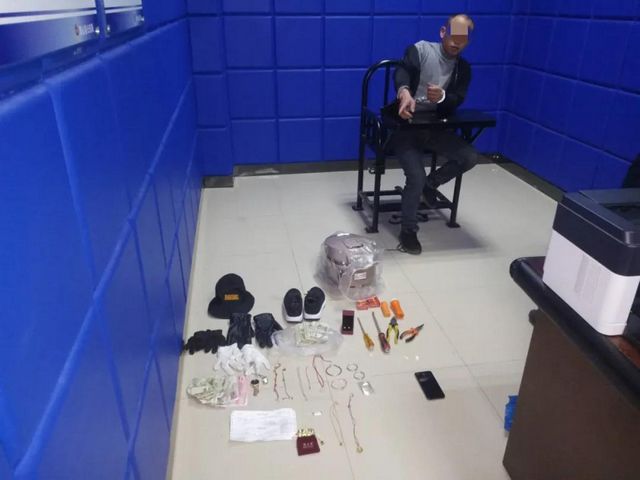 “站到！不要跑！”宜宾屏山街头凌晨抓犯人！抓捕视频太刺激！(图4)