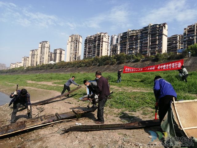 龙马潭区红星街道开展沱江水域“三无船舶”集中整治专项行动(图1)