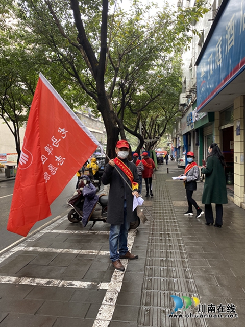 科学防控，保护自我！龙马潭区新民小学校志愿服务队在行动