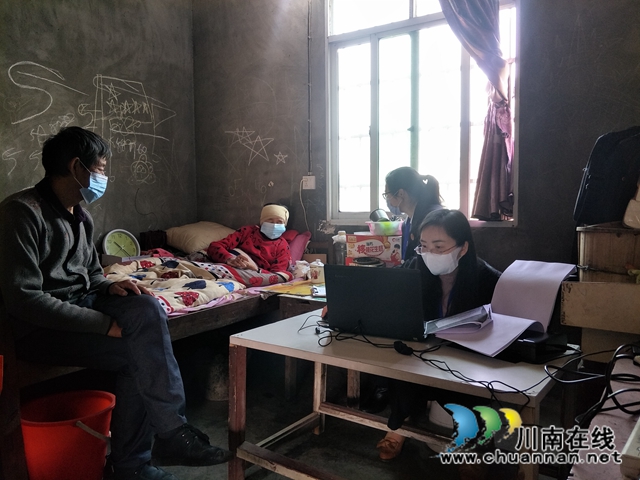 宜宾南溪区：上门为94岁老人办理公证 助力返乡农民工及时复工