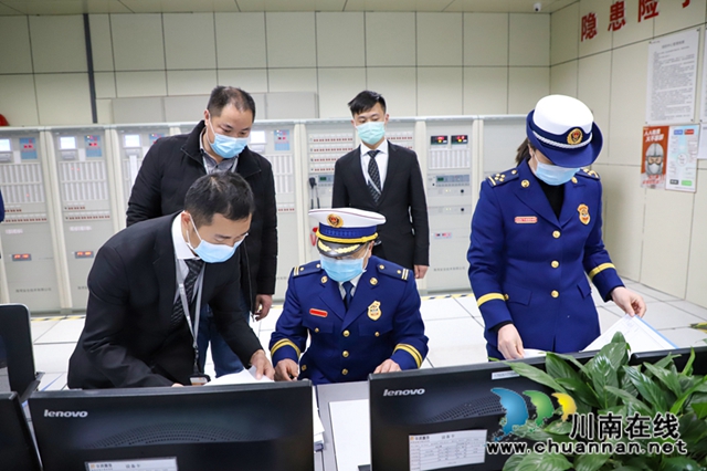 泸州消防:“线上线下”双线作战 坚决打赢复工复产消防保卫战(图2) 泸州消防支队:“线上线下”双线作战 坚决打赢复工复产消防保卫战(图2)