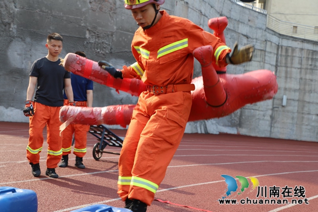 泸州消防持续开展体能月考 提升队伍攻坚打赢能力(图4) 泸州消防持续开展体能月考 提升队伍攻坚打赢能力(图4)