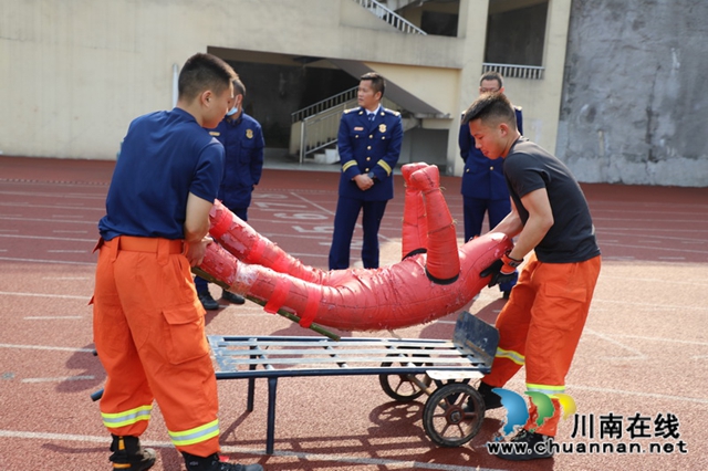 泸州消防持续开展体能月考 提升队伍攻坚打赢能力(图5) 泸州消防持续开展体能月考 提升队伍攻坚打赢能力(图5)