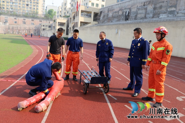 泸州消防持续开展体能月考 提升队伍攻坚打赢能力(图6) 泸州消防持续开展体能月考 提升队伍攻坚打赢能力(图6)