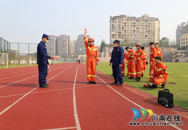 泸州消防持续开展体能月考 提升队伍攻坚打赢能力(图8)