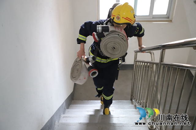 泸州消防持续开展体能月考 提升队伍攻坚打赢能力(图16) 泸州消防持续开展体能月考 提升队伍攻坚打赢能力(图16)