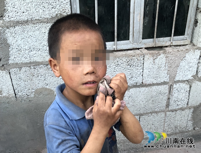 【暖心】大山里的孩子为何最喜欢他……(图1)