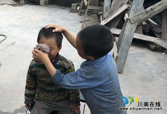 【暖心】大山里的孩子为何最喜欢他……(图4)