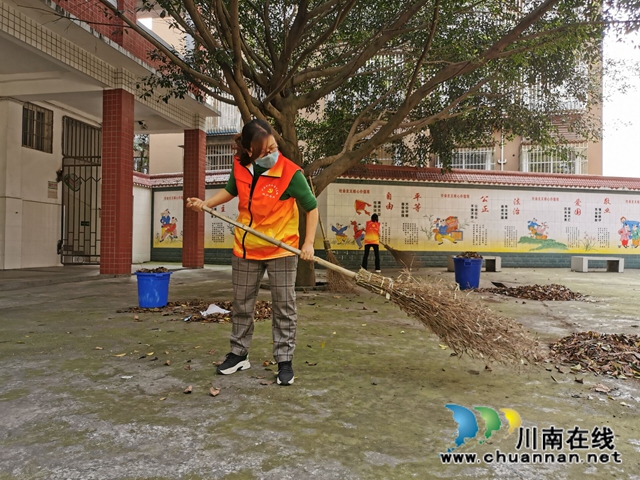 泸县得胜小学党支部开展“我爱我校 党员先行”卫生大扫除活动