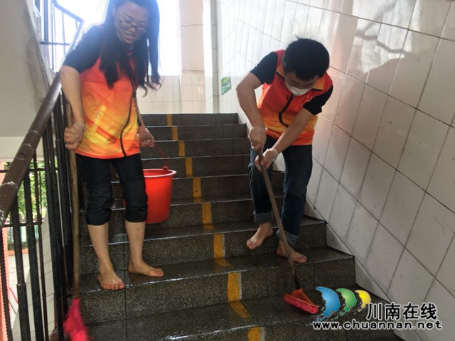 泸县得胜小学党支部开展“我爱我校 党员先行”卫生大扫除活动(图5) 泸县得胜小学党支部开展“我爱我校 党员先行”卫生大扫除活动(图5)