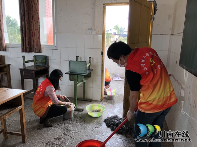 泸县得胜小学党支部开展“我爱我校 党员先行”卫生大扫除活动(图7) 泸县得胜小学党支部开展“我爱我校 党员先行”卫生大扫除活动(图7)