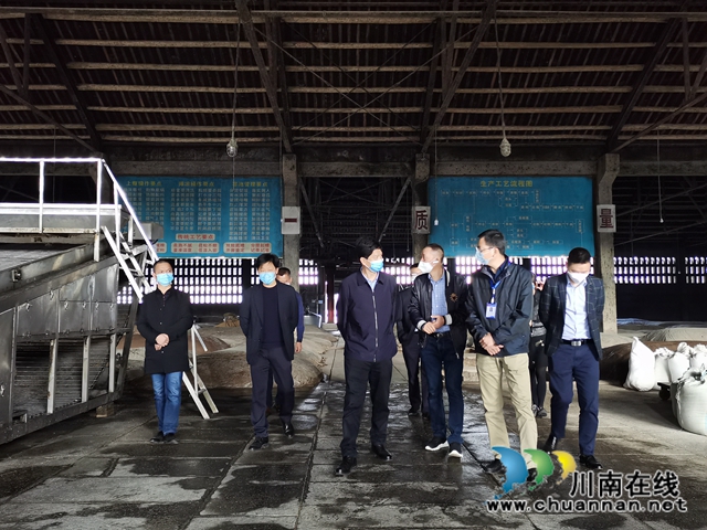 农发行四川省分行到泸县立石镇考察联源酒业发展情况(图2) 农发行四川省分行到泸县立石镇考察联源酒业发展情况(图2)
