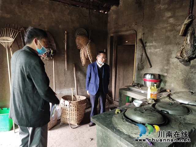 泸县政协副主席郑尚贵到百和镇开展脱贫攻坚工作