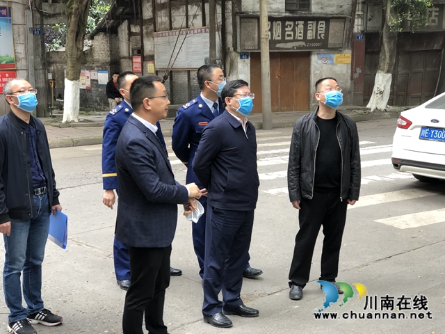 龙马潭区委书记刘光明检查小市街道危旧房安全工作(图2)