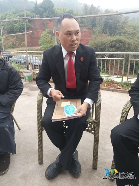 纳溪区法院:乡间“院坝会” 零距离助力春耕(图3) 纳溪区法院:乡间“院坝会” 零距离助力春耕(图3)