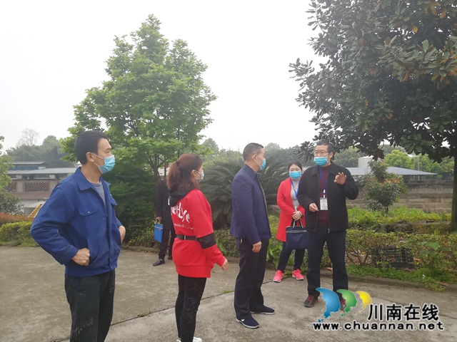 泸县卫计监督执法大队到百和镇督查职业健康管理工作