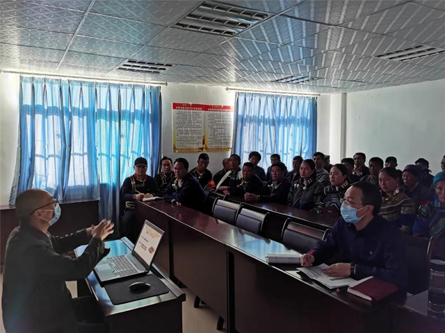 【脱贫攻坚】西南医大附院：送健康送温暖，还送去了一趟精心准备的课！