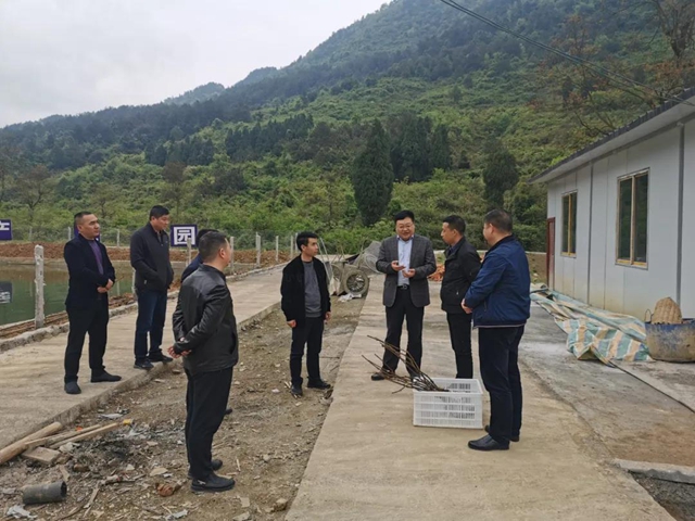 泸州市市场监督管理局到古蔺石宝镇调研脱贫攻坚工作(图2)