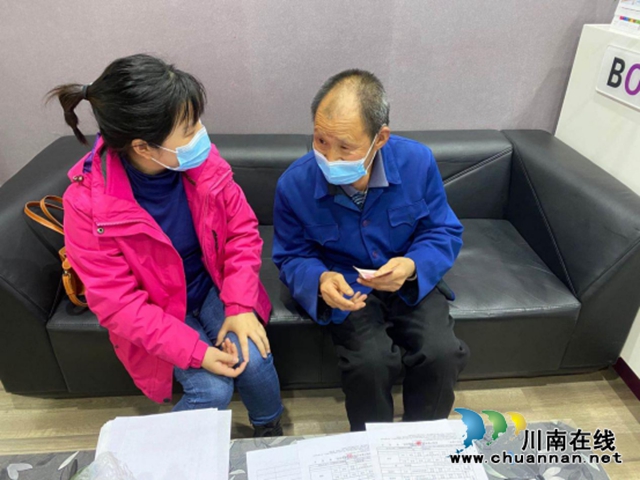 江阳区泰安街道残联助力残疾人免费安装助听器