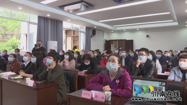 合江县卫健系统首堂党课，援鄂医护人员现场为你讲述(图2)