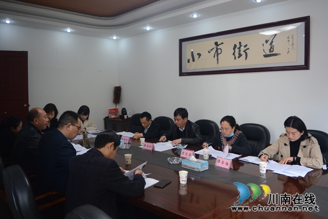 龙马潭区人大常委会调研小市街道人大工作